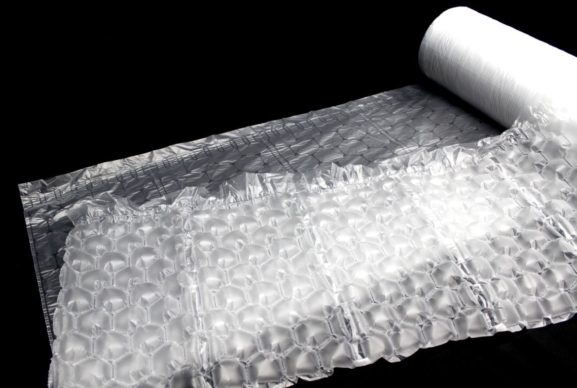 Buffer packaging material Traditional bubble cloth-The improved strong bubble paper has a shock absorption effect and a wide coverage. The maximum convenience of the strong bubble cloth does not need to be cut by hand to tear, and can quickly provide a good buffer effect for the packaging of naked products.  There are many styles of cushioning material strong bubble cloth, suitable for packaging of various products and filling the voids in the box. The production is also very simple. Just use a cushion air cushion machine at home, factory, office to make bubble bags and bubble cloth.